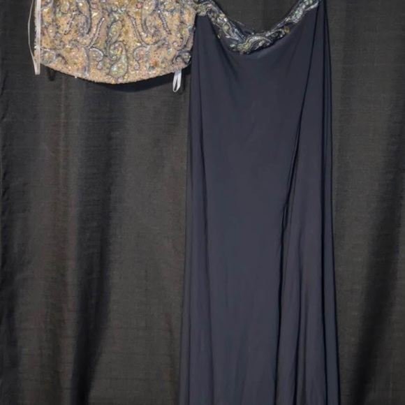 Dresses & Skirts - Elegant Black and Paisley Dress